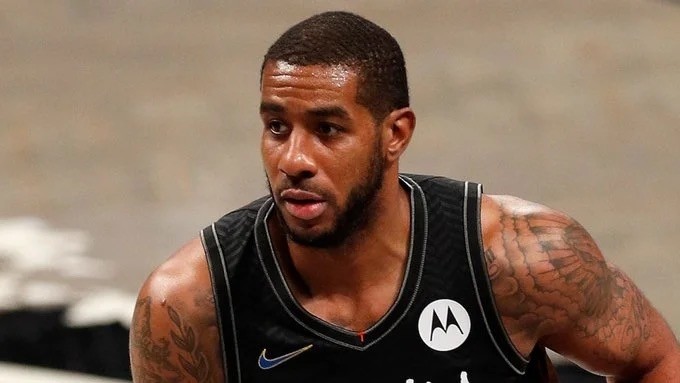 名具备持球 名具备持球